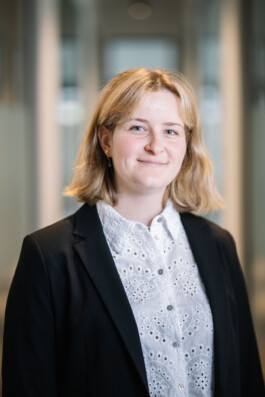 Portrait von einer Mitarbeiterin des Unternehmen Trainaas GmbH. Foto: Victor Hedwig